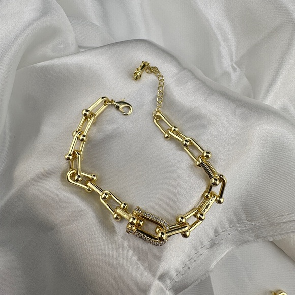 Luxe Gold Link Necklace - Picture 5 of 6